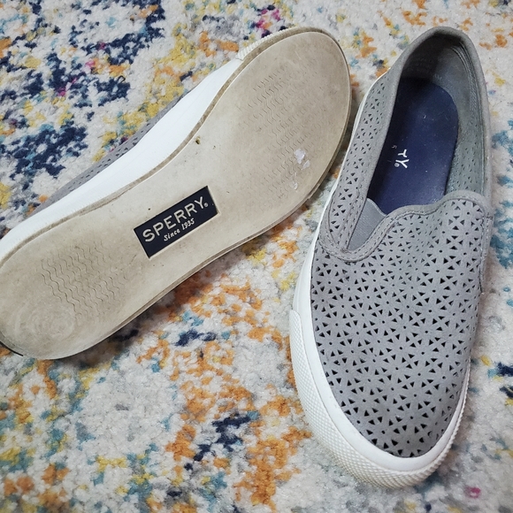 Lasercut Sperry slip ons - Picture 4 of 9